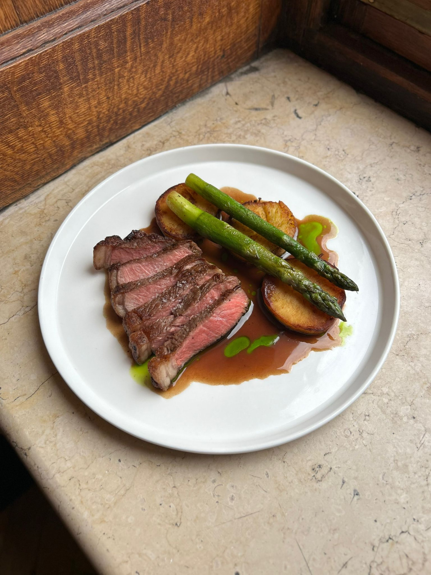 Sliced beef with asparagus and roasted potatoes